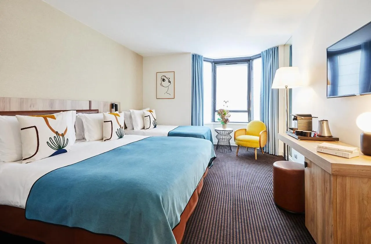 ****  Plaza Tour Eiffel Hotel Paris France