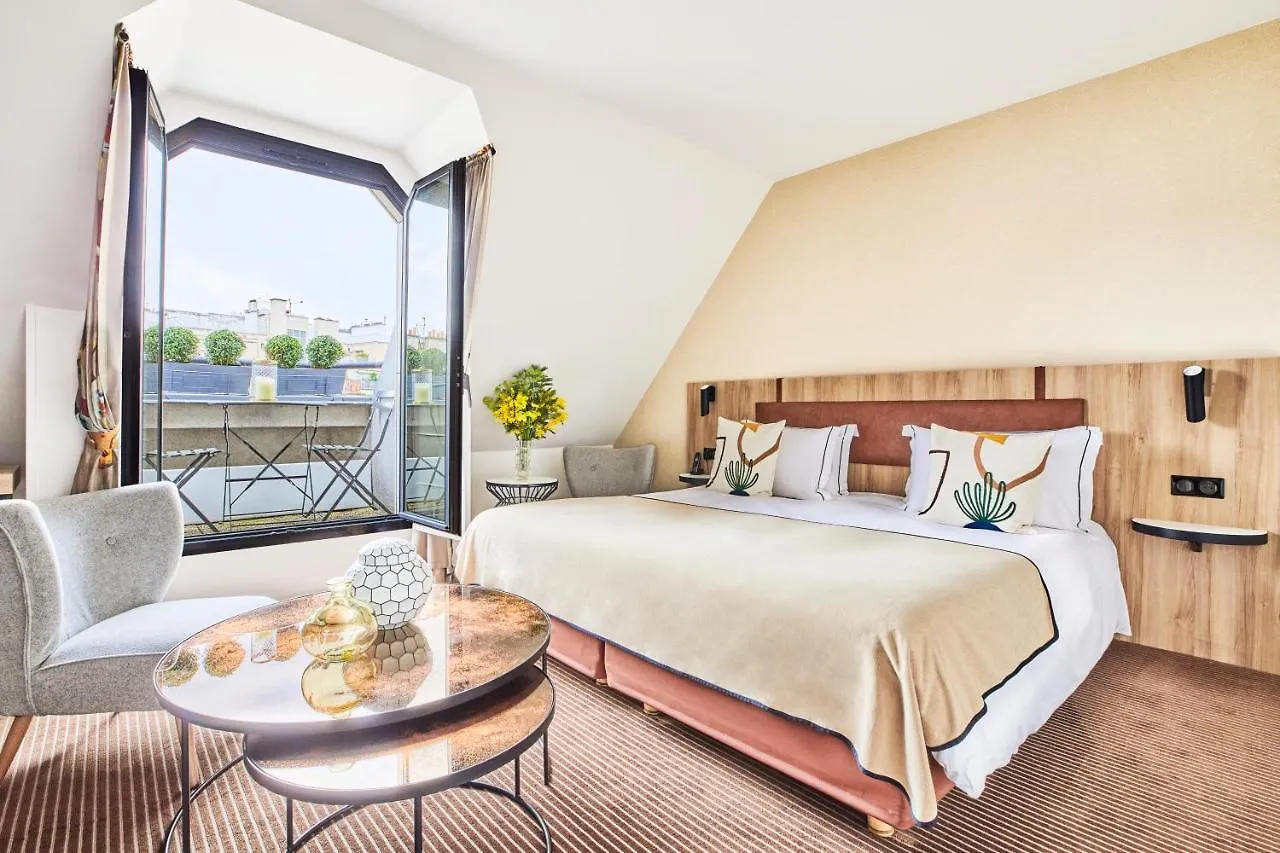 Hotel Plaza Tour Eiffel Parigi 4*,