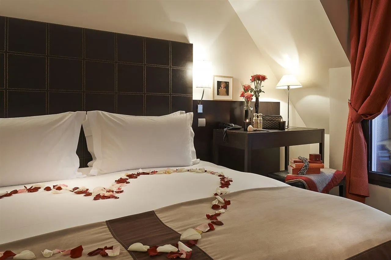 ****  Plaza Tour Eiffel Hotel Paris France