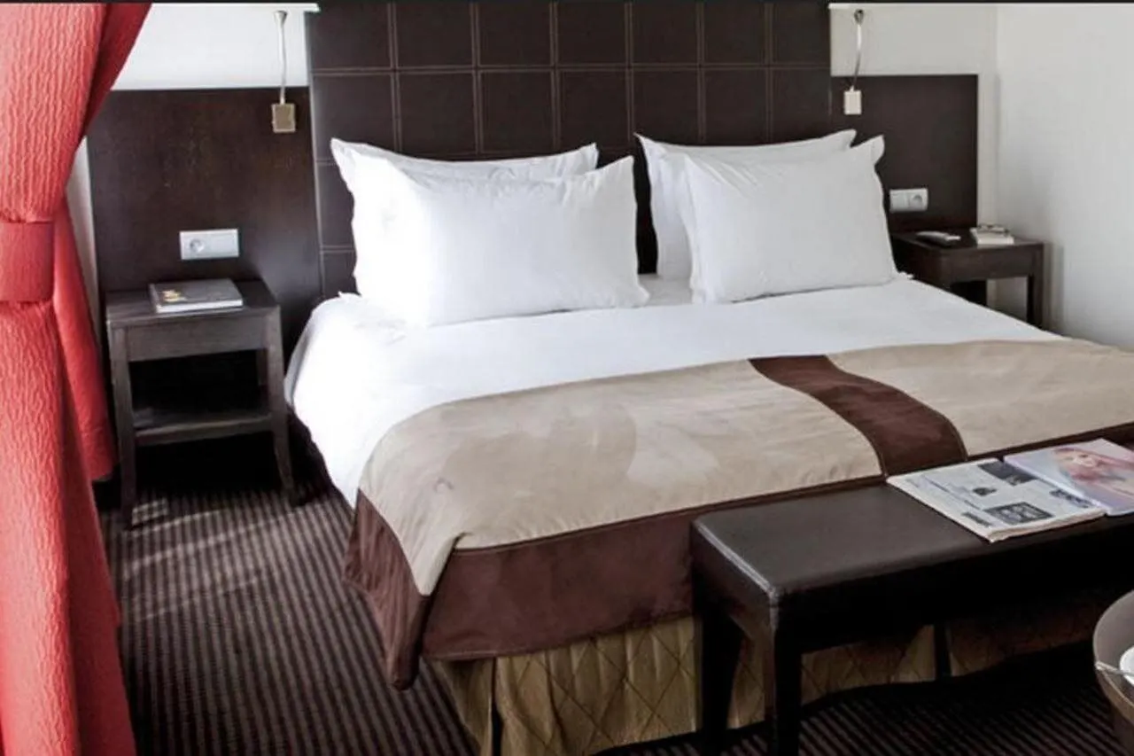 ****  Plaza Tour Eiffel Hotel Paris France